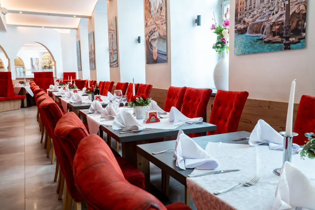 Gedeckter Tisch im Roma